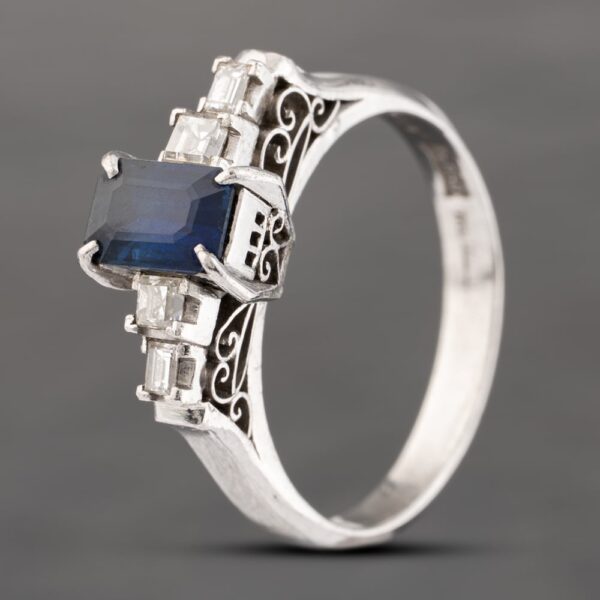 Pre-Owned Platinum 0.86ct Sapphire & 0.23ct Baguette Cut Diamond Five Stone Ring 43361152