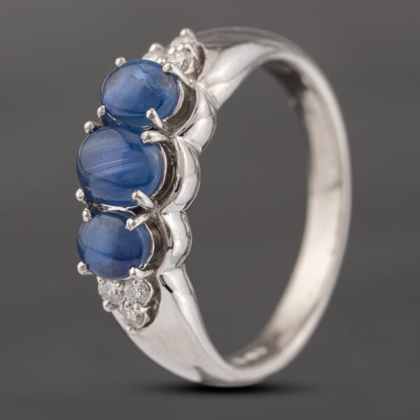 Pre-Owned Platinum 2.50ct Cabouchon Cut Star Sapphire & 0.13ct Diamond Three Stone Ring 43361158