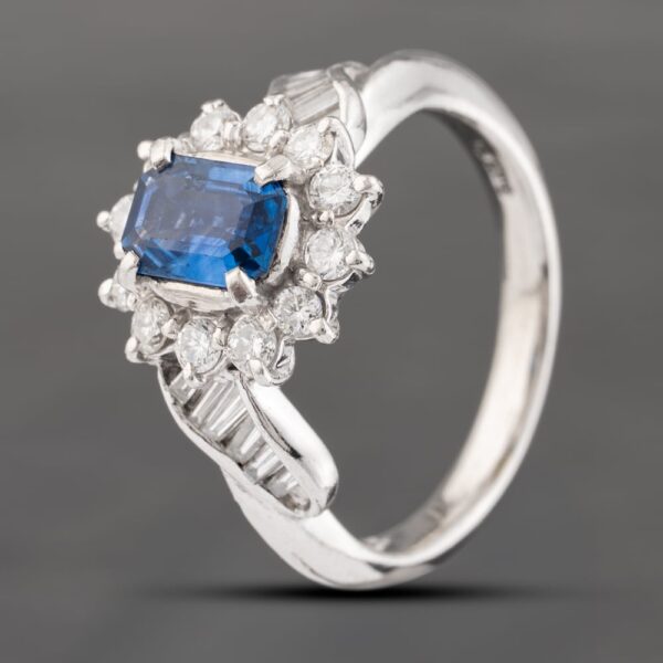 Pre-Owned Platinum 0.82ct Sapphire & 0.58ct Diamond Oval Cluster Ring 43361159