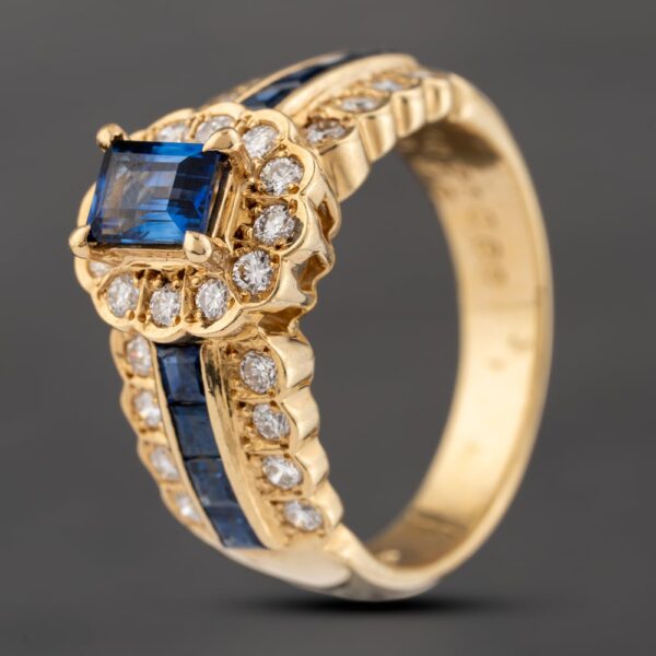 Pre-Owned 18ct Yellow Gold 0.49ct Sapphire & 1.30ct Brilliant Cut Diamond Oval Fancy Cluster Ring 43361168