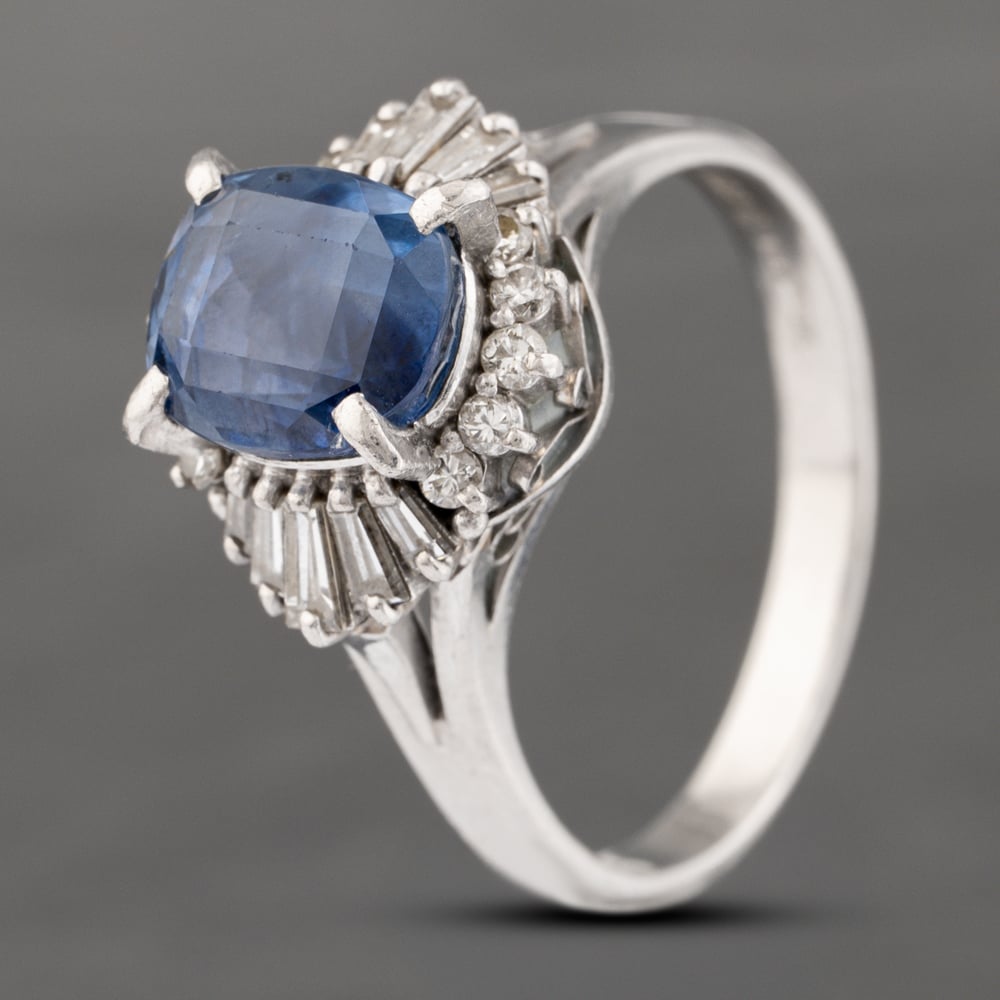 Pre-Owned Platinum 3.00ct Sapphire & 0.53ct Diamond Oval Cluster Ring 43361169