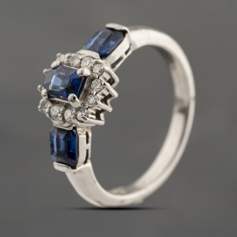 Pre-Owned Platinum 1.26ct Sapphire & 0.17ct Brilliant Cut Diamond Oval Cluster Ring 43361183
