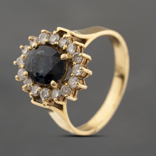 Pre-Owned 18ct Yellow Gold 1.60ct Sapphire & 0.50ct Brilliant Cut Diamond Oval Cluster Ring 43361184