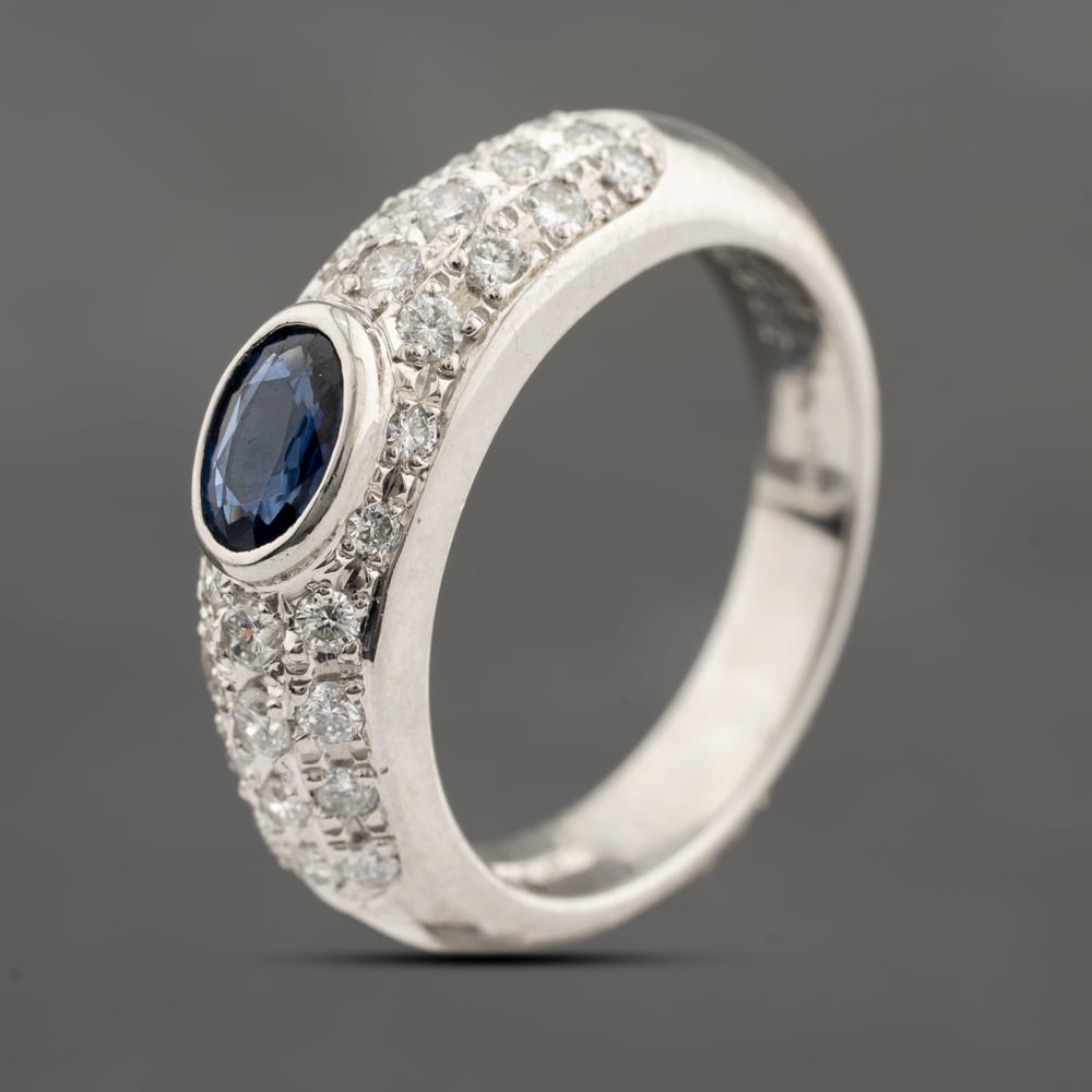 Pre-Owned Platinum 0.56ct Sapphire & 0.54ct Brilliant Cut Diamond Graduated Band Ring 43361186