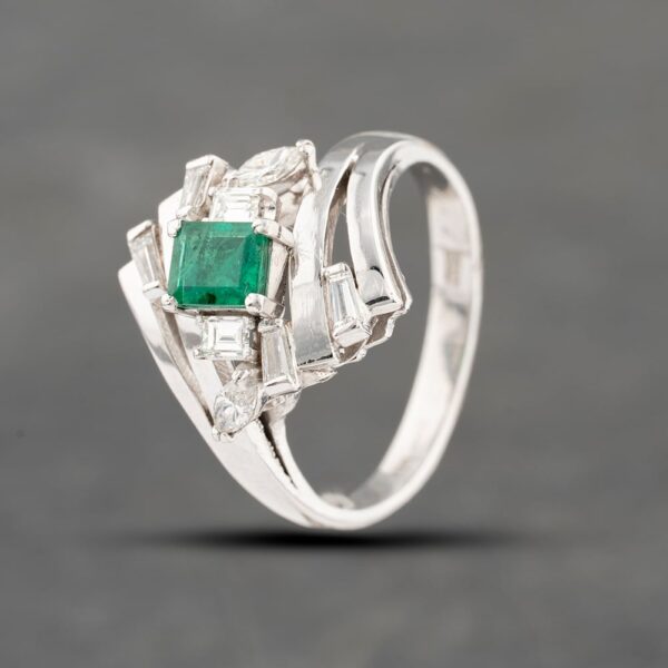 Pre-Owned Platinum 0.48ct Emerald & 0.49ct Diamond Cluster Ring 43371059