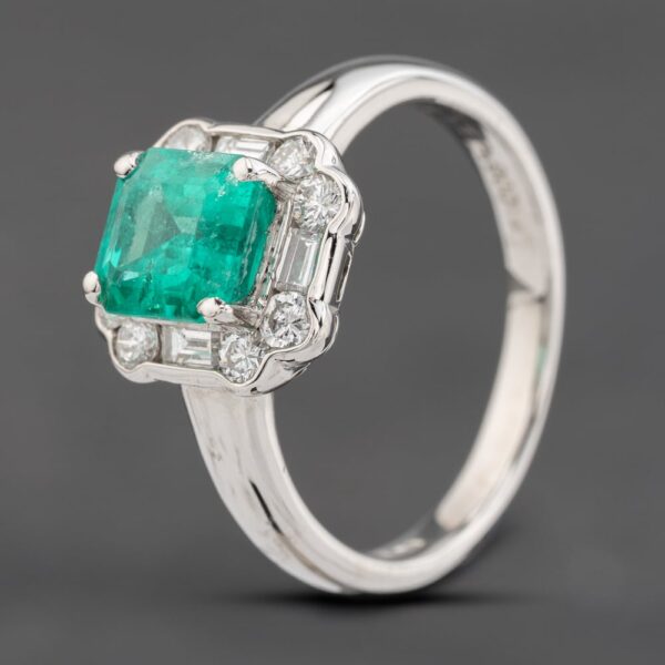 Pre-Owned Platinum 1.52ct Emerald & 0.54ct Diamond Cluster Ring 43371080