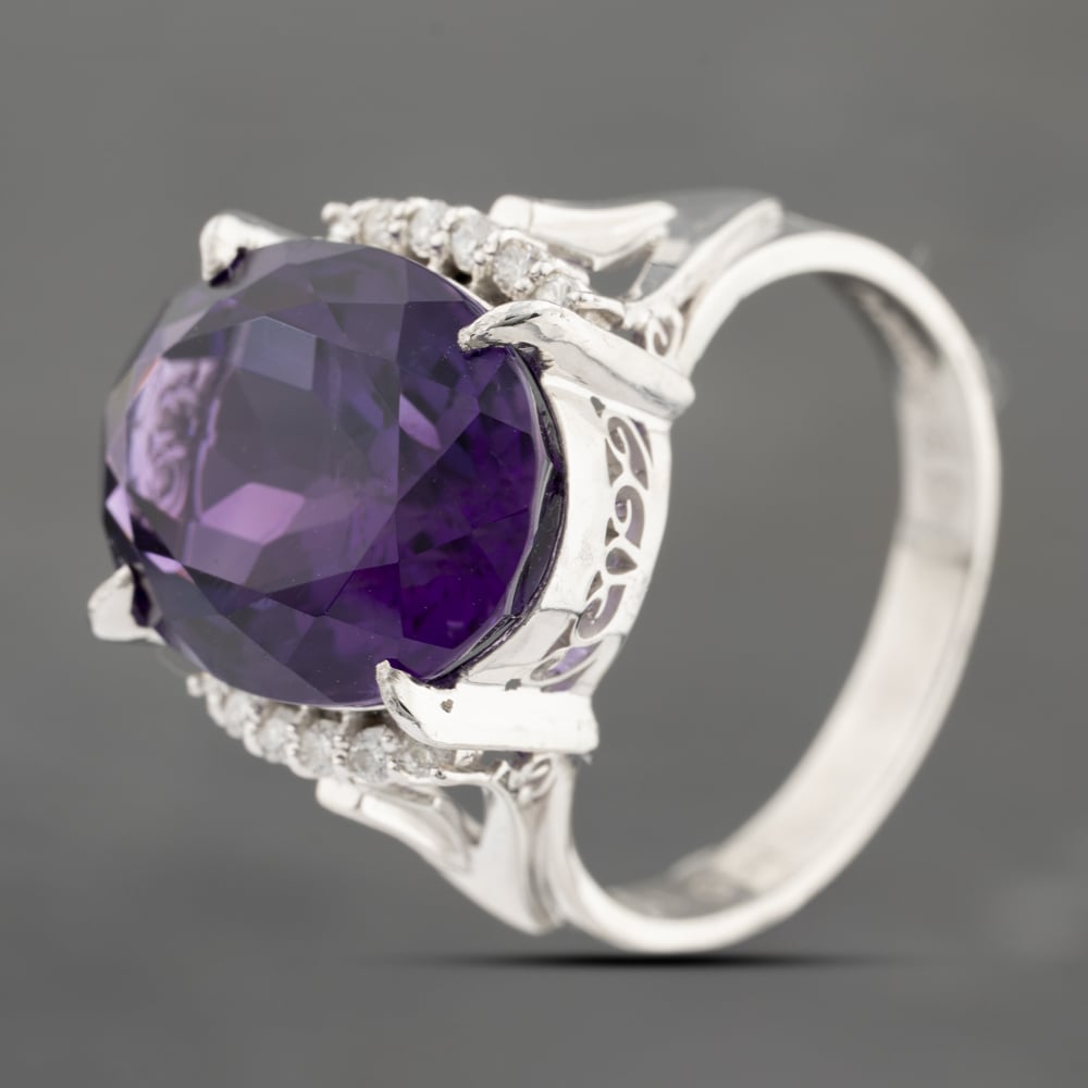 Pre-Owned Platinum 9.80ct Amethyst & 0.15ct Diamond Oval Dress Ring 43421010